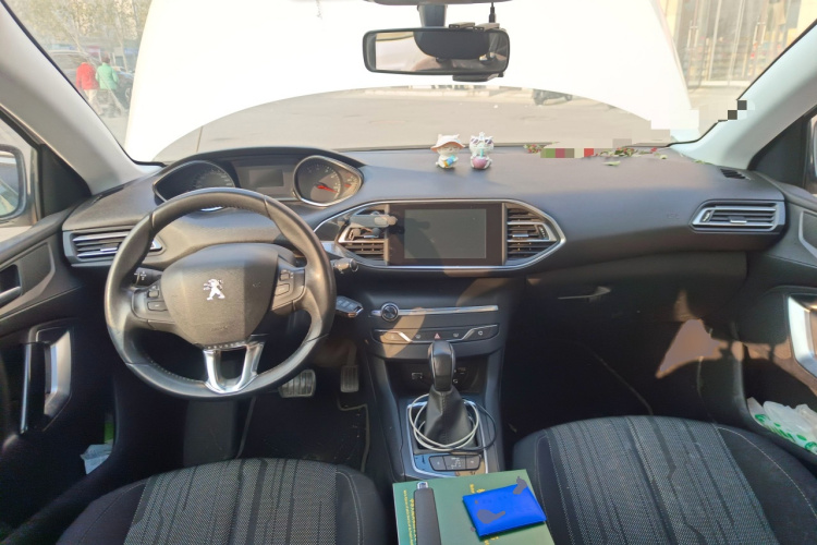 标致308S 2015款 1.2T 自动劲驰版中控内饰12