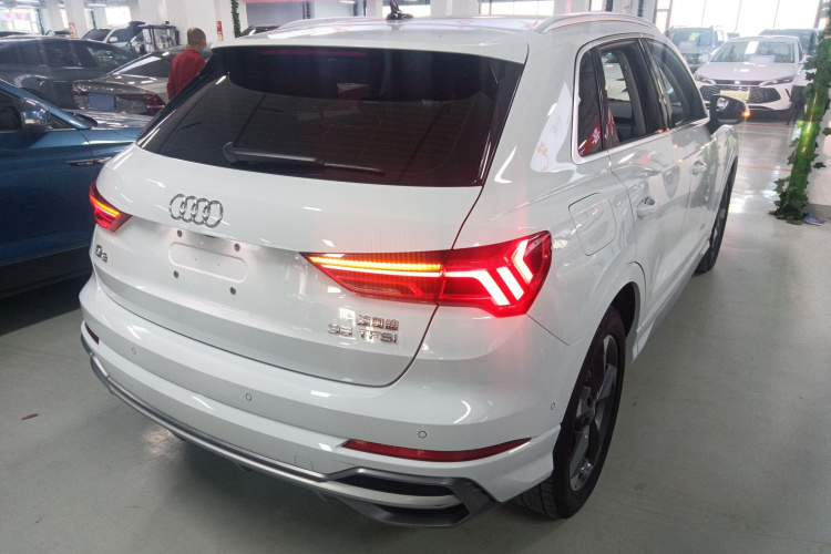 奥迪Q3 2021款 35 TFSI 时尚动感型车身外观7