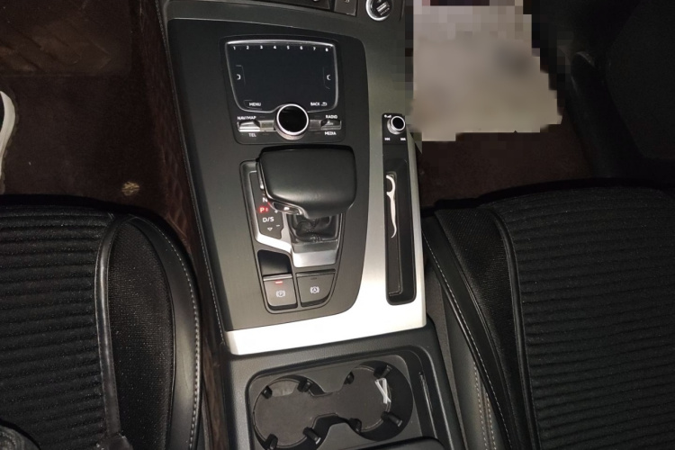 奥迪Q5L 2020款 改款 40 TFSI 荣享时尚型局部细节18