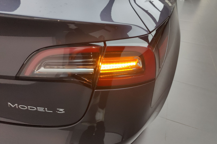 特斯拉 Model 3 2021款 标准续航后驱升级版车身外观9