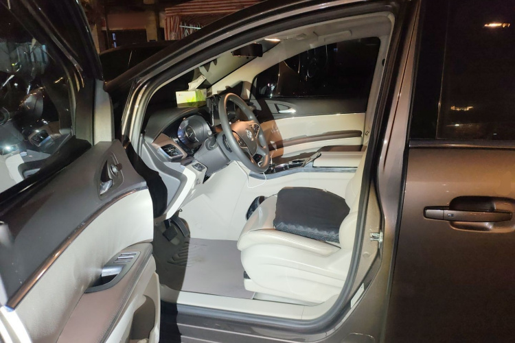 别克GL8 2023款 陆上公务舱 智享型中控内饰19