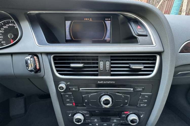 奥迪A4L 2015款 35 TFSI 自动舒适型中控内饰7006