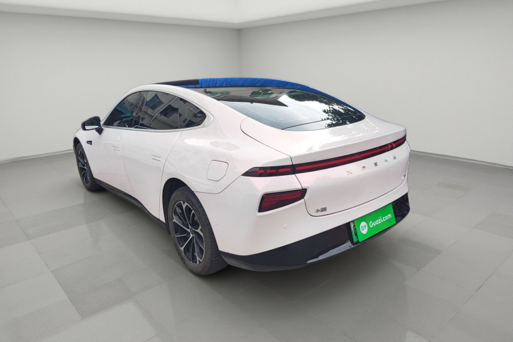 小鹏P7 2022款 586G车身外观5