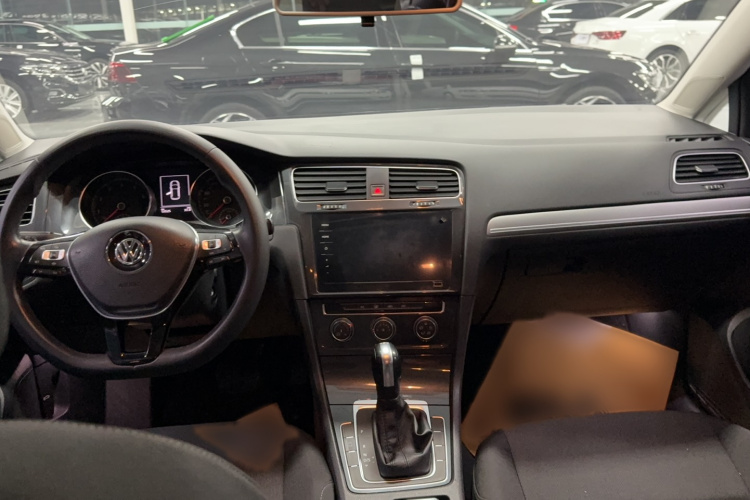 大众 高尔夫 2020款 200TSI DSG舒适进取版中控内饰7003