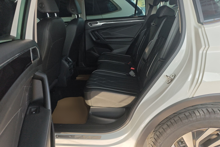 大众 途观L 2024款 300TSI 自动两驱智享版中控内饰21