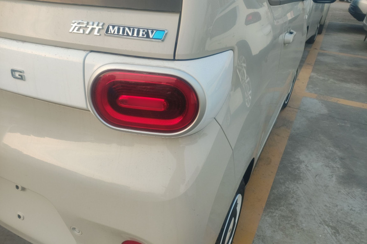 五菱汽车 宏光MINIEV 2024款 第三代 215km 青春版车身外观9
