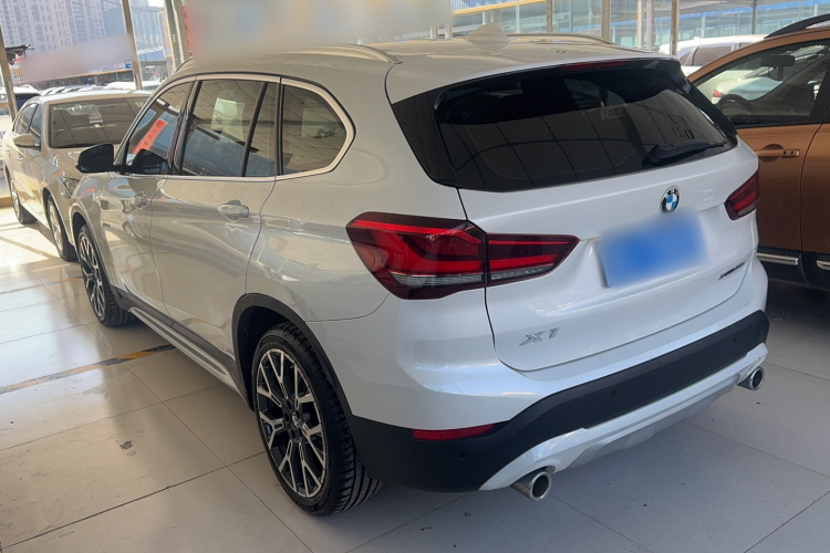 宝马X1 2022款 改款 xDrive25Li 尊享型车身外观6004