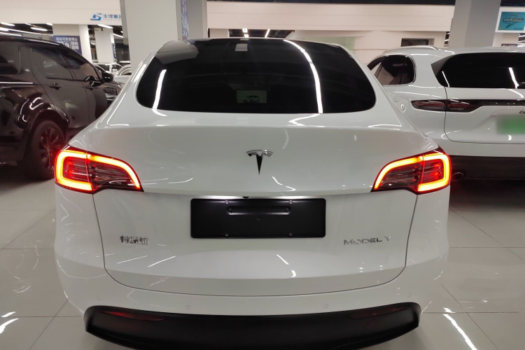 特斯拉 Model Y 2023款 后轮驱动版车身外观6