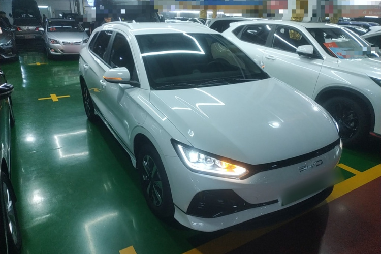 比亚迪e2 2024款 荣耀版 豪华型车身外观3