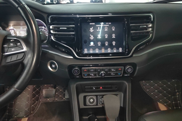 Jeep 大指挥官 2018款 2.0T 两驱进享版 国V局部细节16