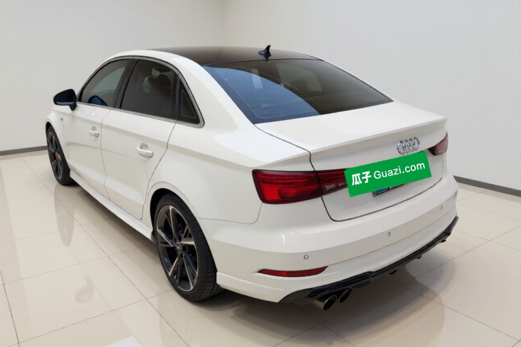 奥迪A3 2018款 30周年年型 Limousine 35 TFSI 运动型车身外观5