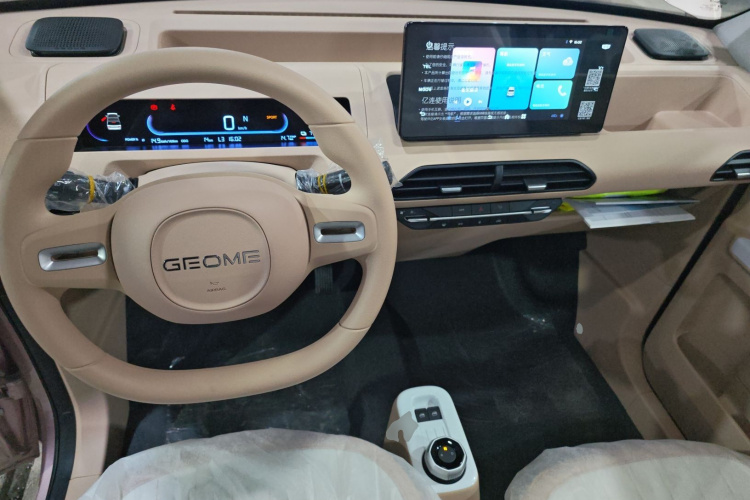 吉利银河 2024款 熊猫mini 200km 耐力熊中控内饰12