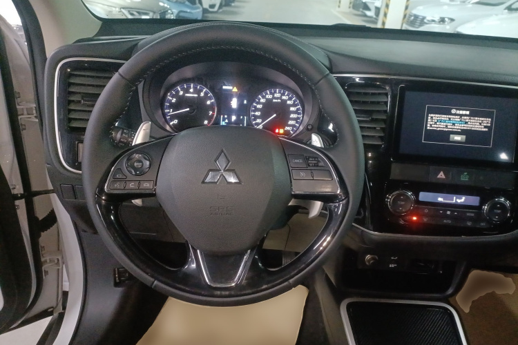 三菱 欧蓝德 2020款 2.4L 四驱致享版 7座中控内饰13