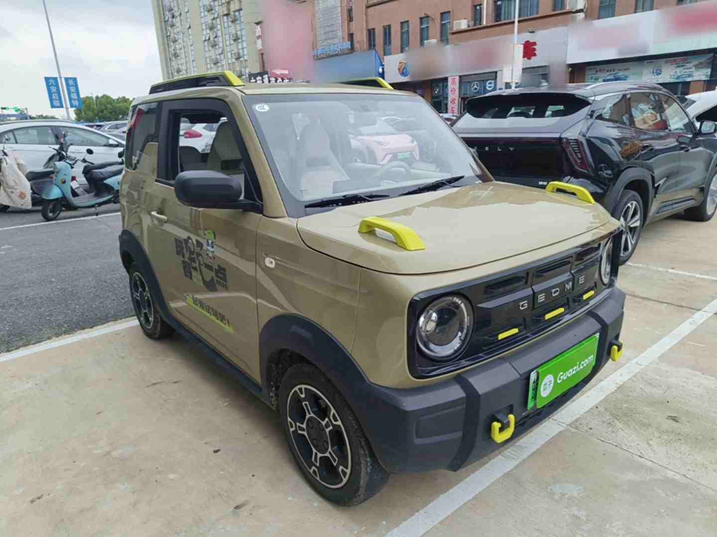 车辆右前45度外观展示