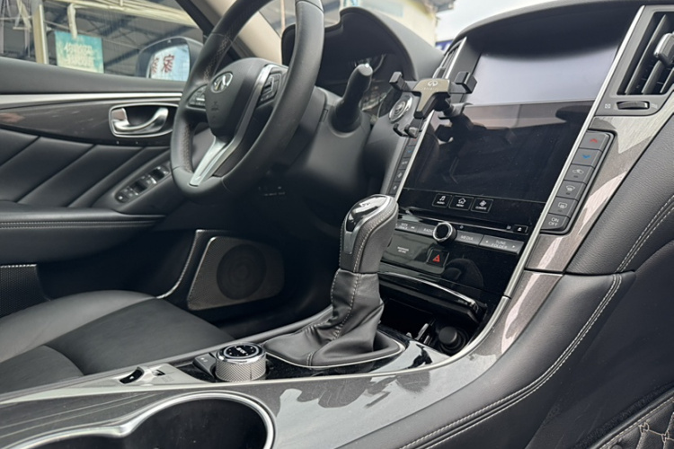 英菲尼迪Q50L 2018款 2.0T 舒适版 国VI局部细节18