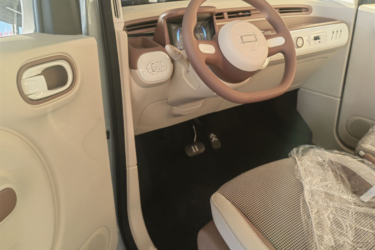 奔腾小马 2026款 222km 萌趣马中控内饰7003