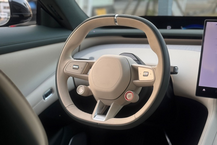 小米汽车 小米YU7 2025款 超长续航高性能四驱Max版局部细节13