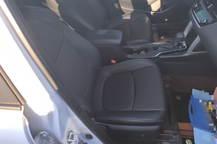 丰田 卡罗拉锐放 2023款 2.0L 精英版局部细节41