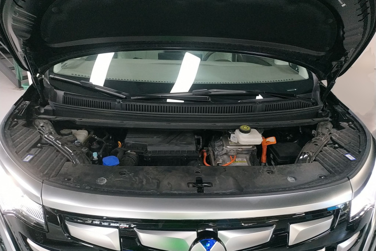 腾势D9 2023款 DM-i 965 尊享型机舱底盘24