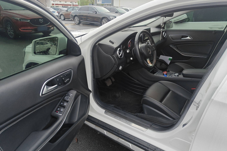 奔驰GLA 2016款 GLA 200 动感型中控内饰7003