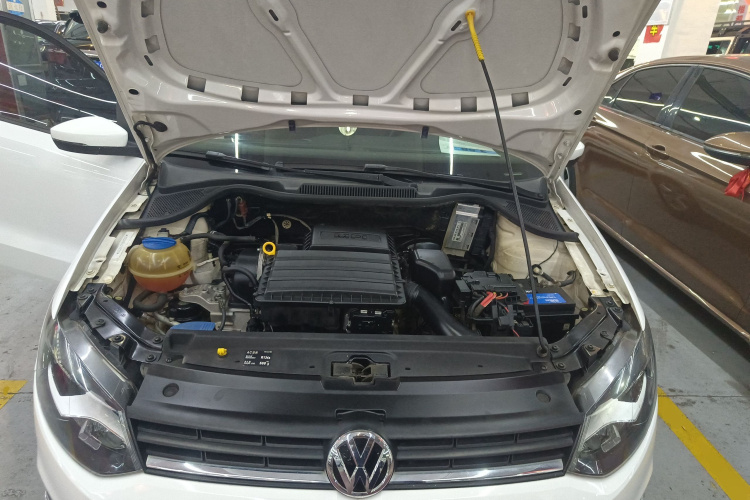 大众 Polo 2016款 1.4L 手动风尚型机舱底盘24