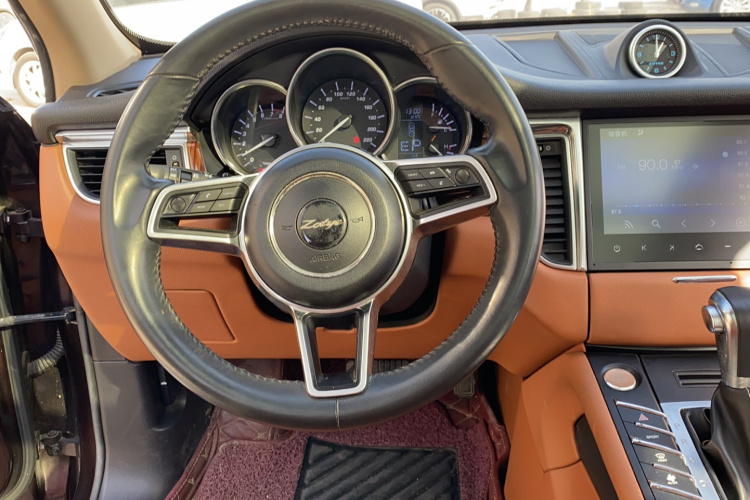 众泰SR9 2017款 2.0T 自动极致之梦版中控内饰7006