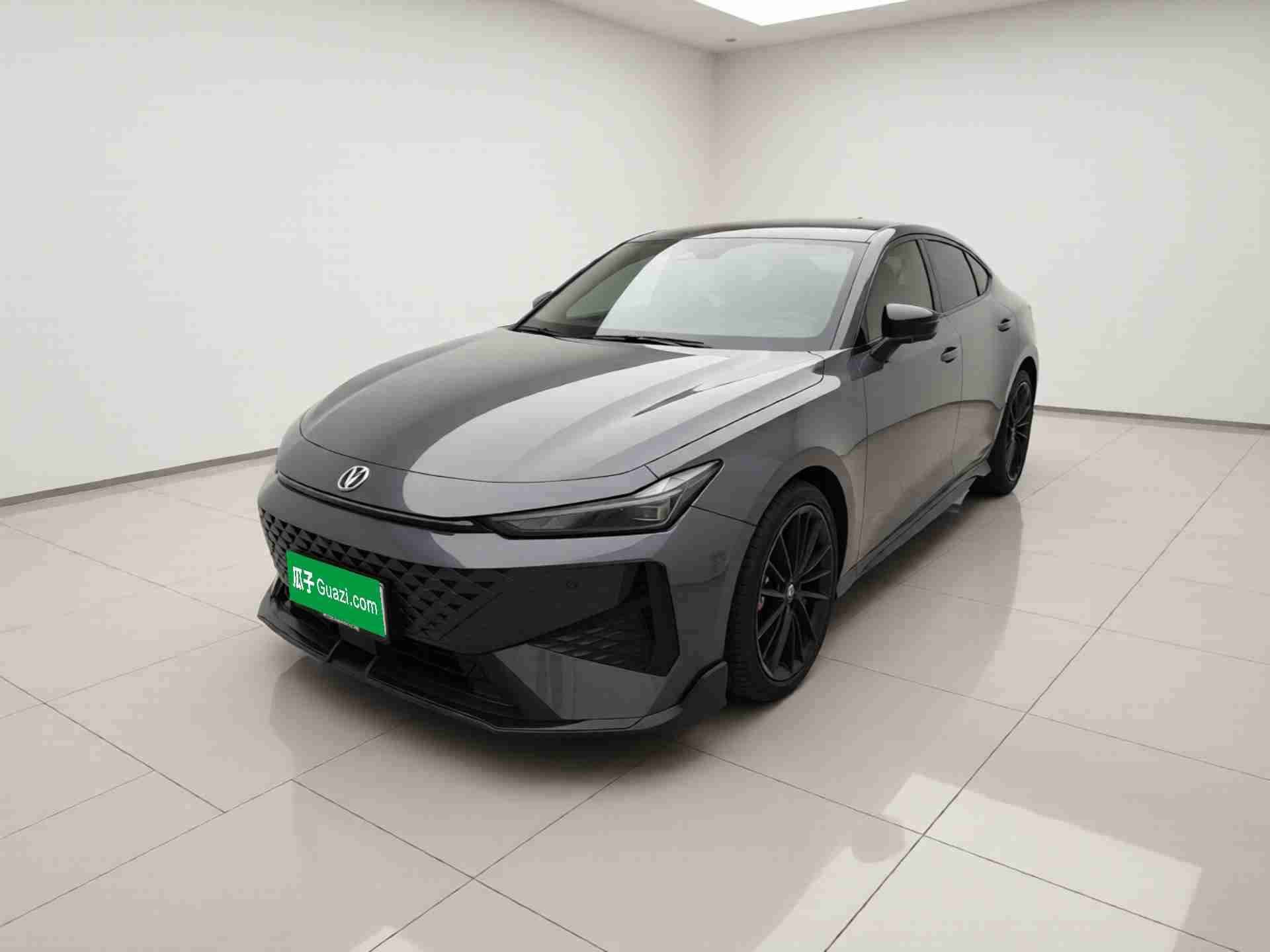 沈阳二手长安UNI-V 2024款：开两年还能卖多少钱？