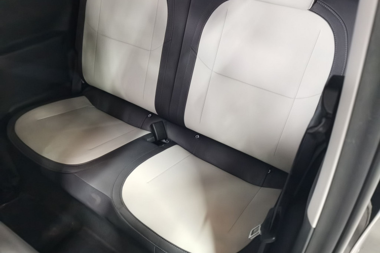 吉利银河 2025款 210km 熊猫卡丁中控内饰21