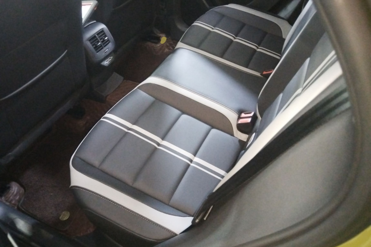 大众 T-ROC探歌 2023款 300TSI DSG两驱星光版中控内饰7004