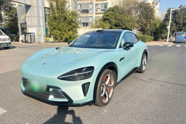 小米汽车 小米YU7 2025款 超长续航高性能四驱Max版车身外观1