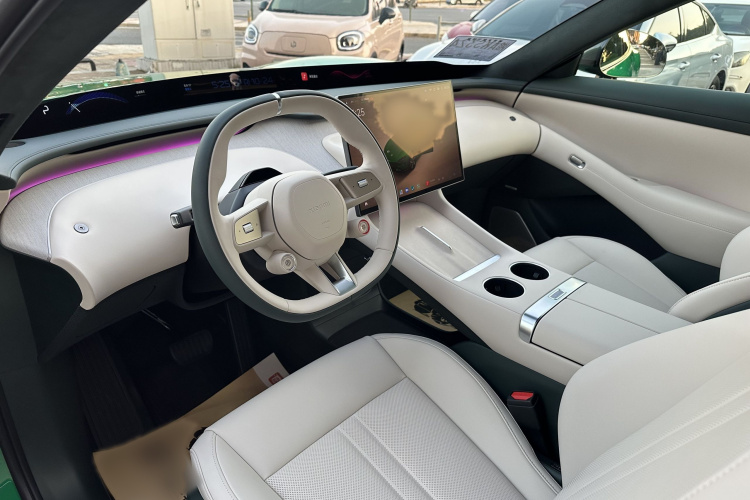 小米汽车 小米YU7 2025款 超长续航高性能四驱Max版中控内饰7002