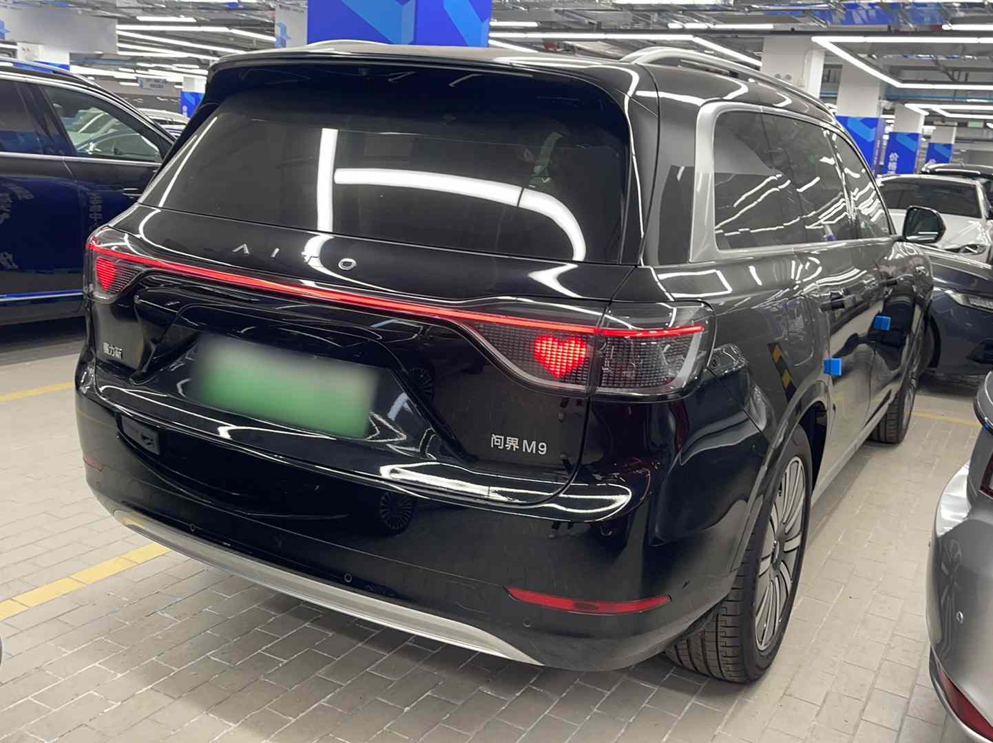 鸿蒙智行 问界M9 2024款 增程 Ultra版 42kWh 6座版(4)