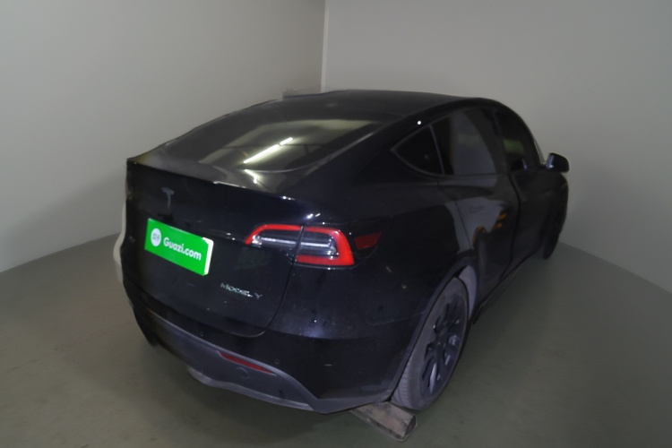 特斯拉 Model Y 2022款 后轮驱动版车身外观7