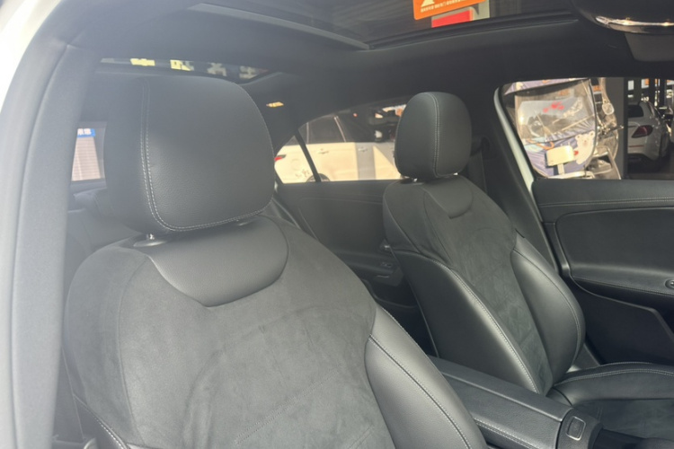 奔驰A级 2019款 改款 A 200 L 运动轿车局部细节9009