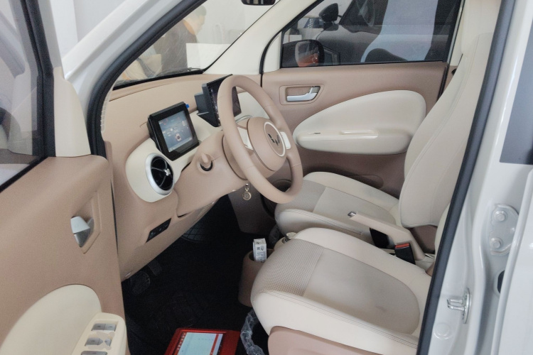 五菱汽车 宏光MINIEV 2025款 四门版 进阶款中控内饰7003