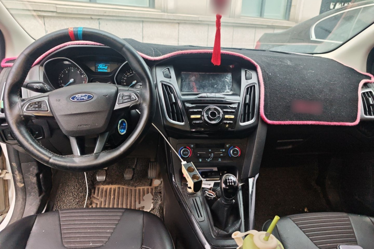 福特 福克斯 2017款 三厢 1.6L 手动风尚型智行版中控内饰12