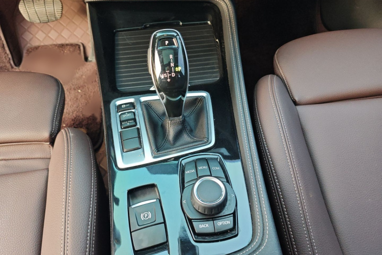 宝马1系 2020款 120i M运动套装局部细节18