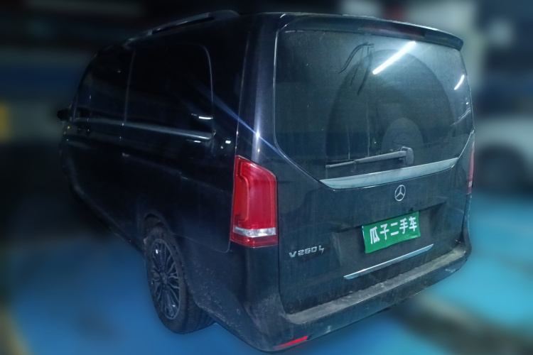 奔驰V级 2018款 V 260 L 尊贵加长版 国VI车身外观5