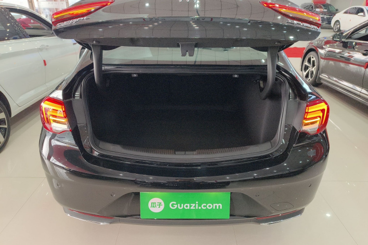 别克 君威 2024款 改款 25T 超享版机舱底盘23