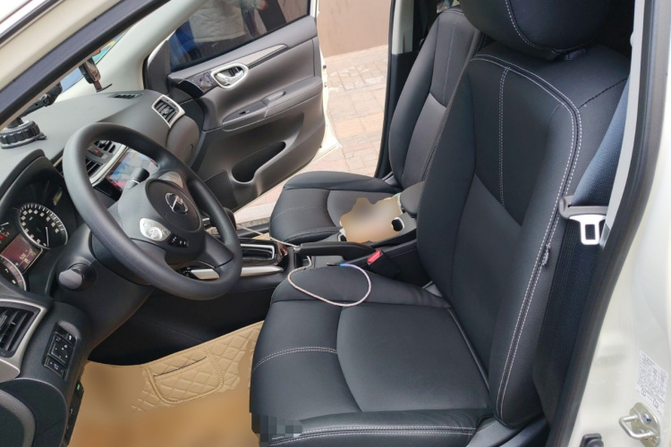 日产 轩逸 2024款 改款二 经典 1.6XL CVT豪华版中控内饰19