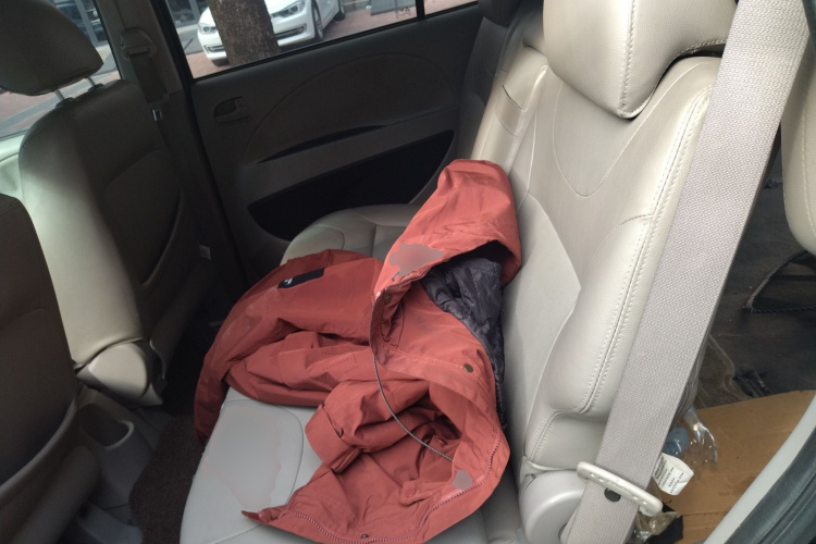 三菱 君阁 2011款 2.0L 自动挡豪华型中控内饰21