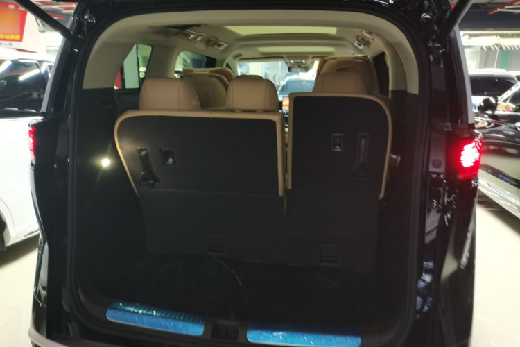 腾势D9 2024款 DM-i 980 四驱尊荣型机舱底盘23