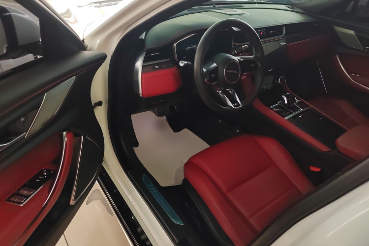 捷豹XFL 2021款 XFL 2.0T P250 四驱曜黑运动版中控内饰20