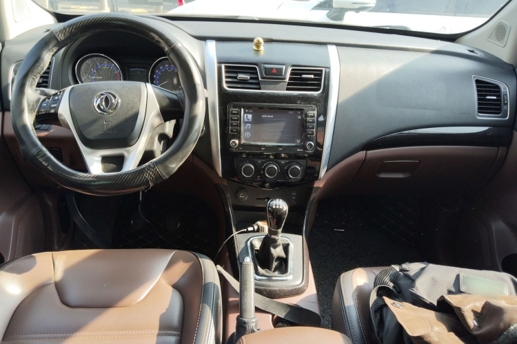 东风风行 风行SX6 2016款 1.6L 手动尊享型中控内饰12