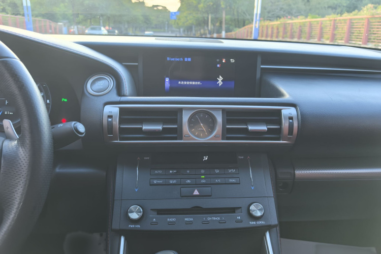 雷克萨斯IS 2015款 200t F SPORT中控内饰7007