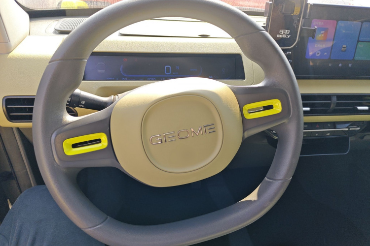 吉利银河 2024款 200km 熊猫骑士中控内饰13