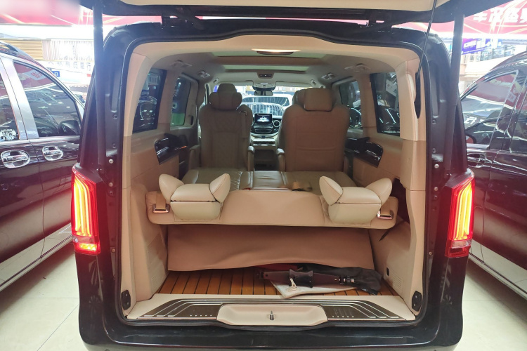 奔驰V级 2018款 V 260 领航版 国VI局部细节23