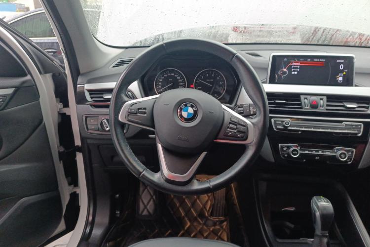 宝马X1 2016款 sDrive18Li 时尚型中控内饰13