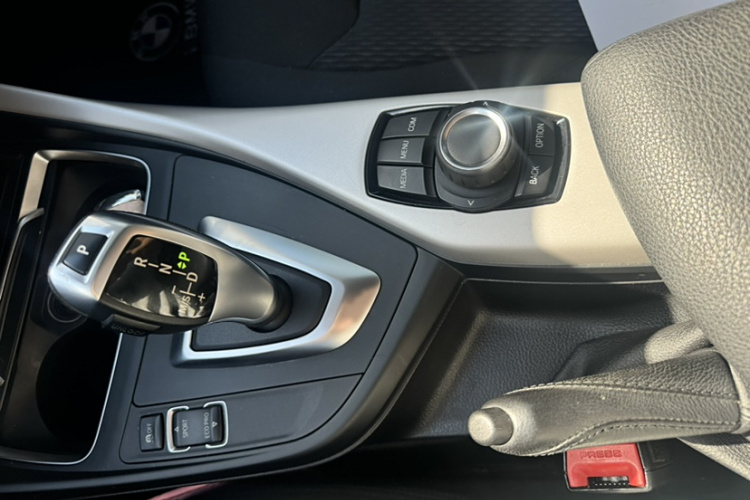 宝马1系(进口) 2018款 118i 领先型局部细节18