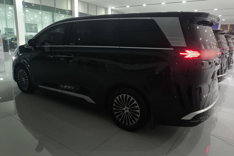 腾势D9 2022款 DM-i 970 四驱尊荣型车身外观4